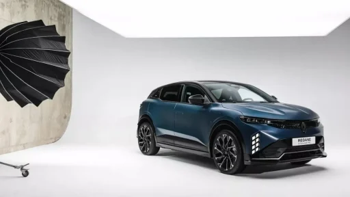 Novo Renault Megane E-Tech troca de bateria e anuncia 500 km 16 Novo Megane E-Tech