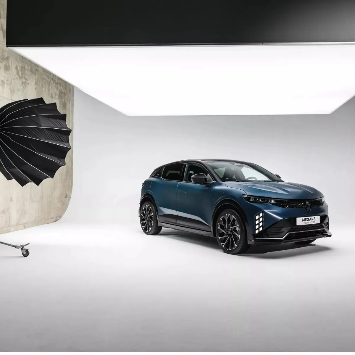 Novo Renault Megane E-Tech troca de bateria e anuncia 500 km 2 Novo Megane E-Tech