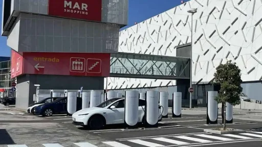 Tesla: supercharger do Mar Shopping finalmente operacional 6 Estação Tesla Supercharger no Mar Shopping em Matosinhos