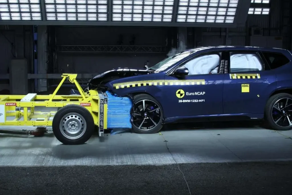 BMW iX3 e ZEEKR 7GT estreiam novo Euro NCAP com cinco estrelas 4 teste de colisão do BMW iX3