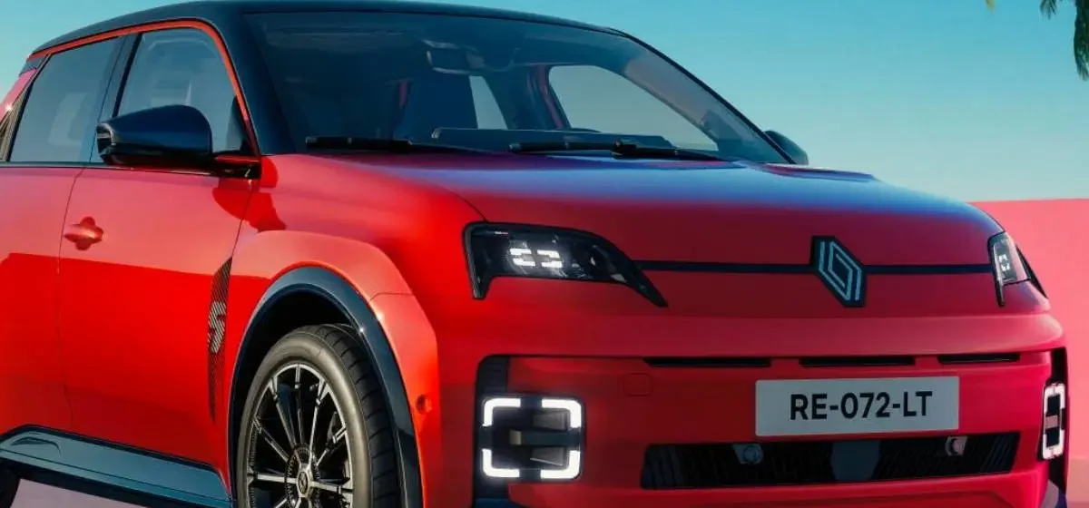 Renault 5 E-Tech vermelho