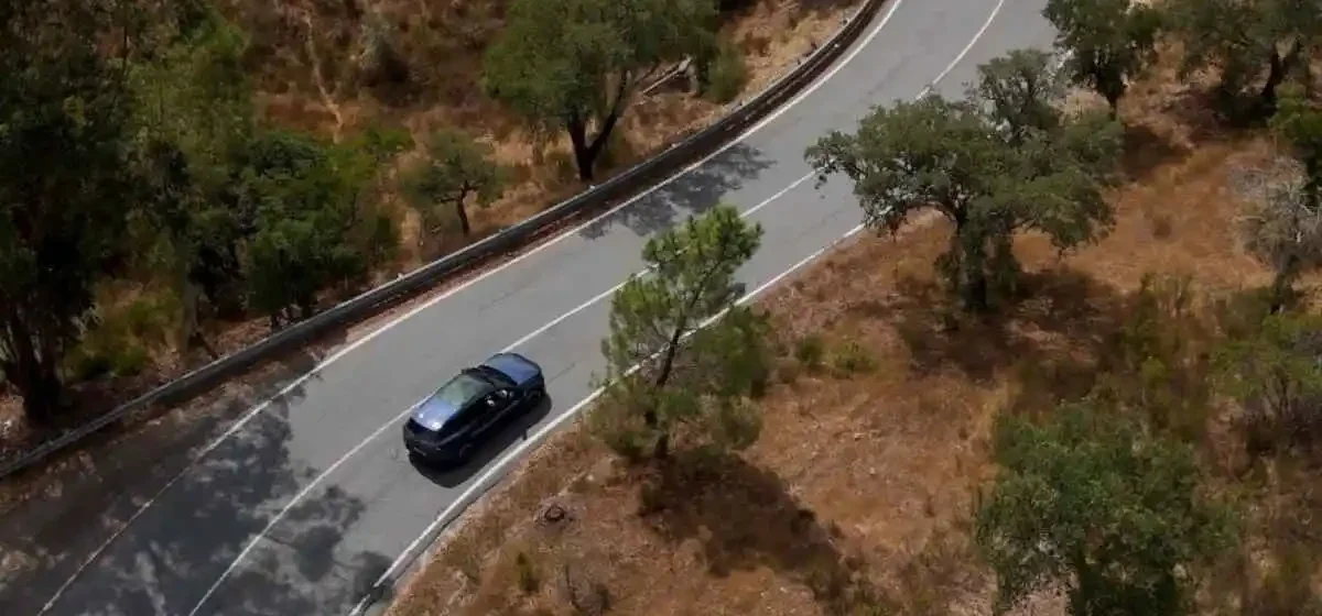 BMW iX3 na Nacional 2, em foto aérea