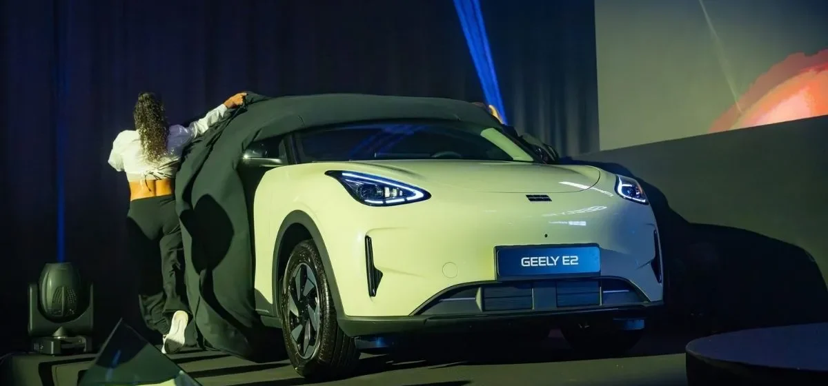 Geely E2 no momento da revelação do modelo em Portugal