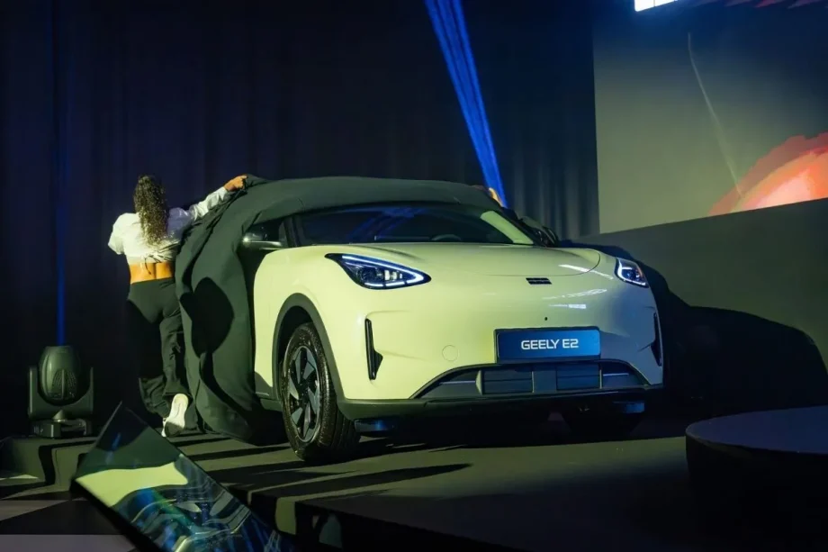 Geely E2 chega por 21.894 euros e promete fazer estragos 2 Geely E2 no momento da revelação do modelo em Portugal