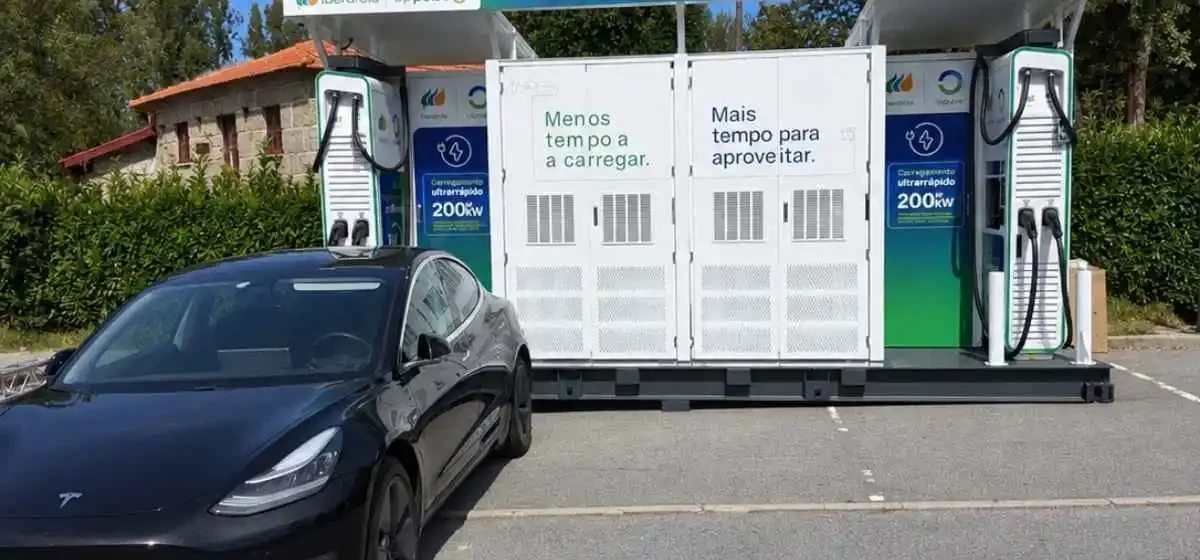 O equipamento móvel de carregamento SKID da Iberdrola | bp pulse