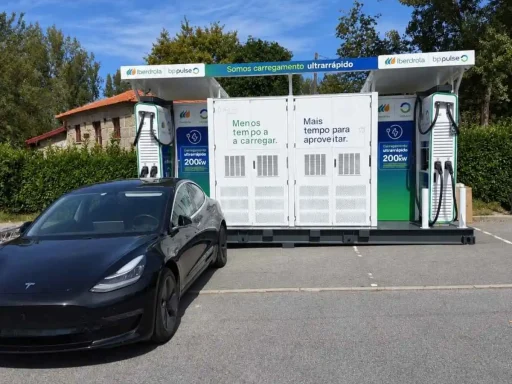Iberdrola | bp pulse apresenta módulo móvel SKID 4 O equipamento móvel de carregamento SKID da Iberdrola | bp pulse
