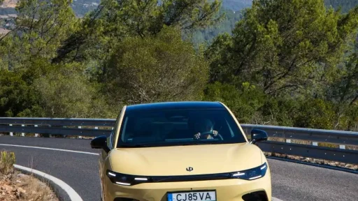 Leapmotor B05 chega a Portugal a partir de 26.285 euros 6 O Leapmotor B05 na estrada