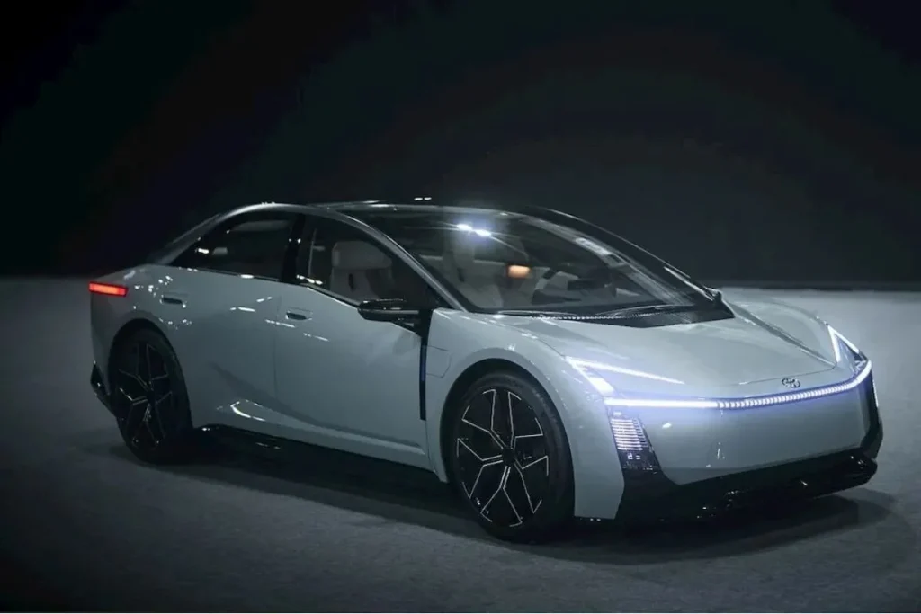 Toyota Corolla elétrico vai ser produzido a partir de 2028 3 O protótipo do Toyota Corolla elétrico