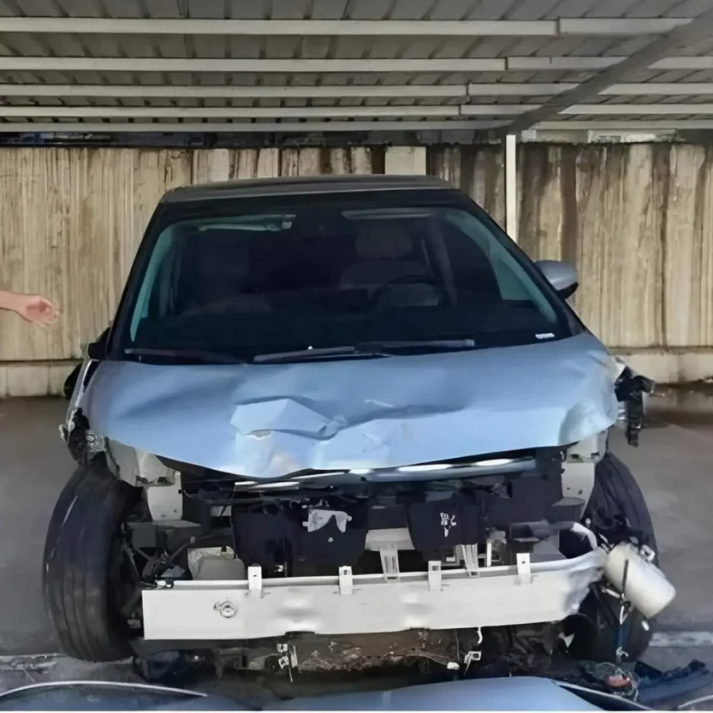 XPeng X9 vai para abate sem que um único airbag tenha aberto 3 O Xpeng X9 acidentado